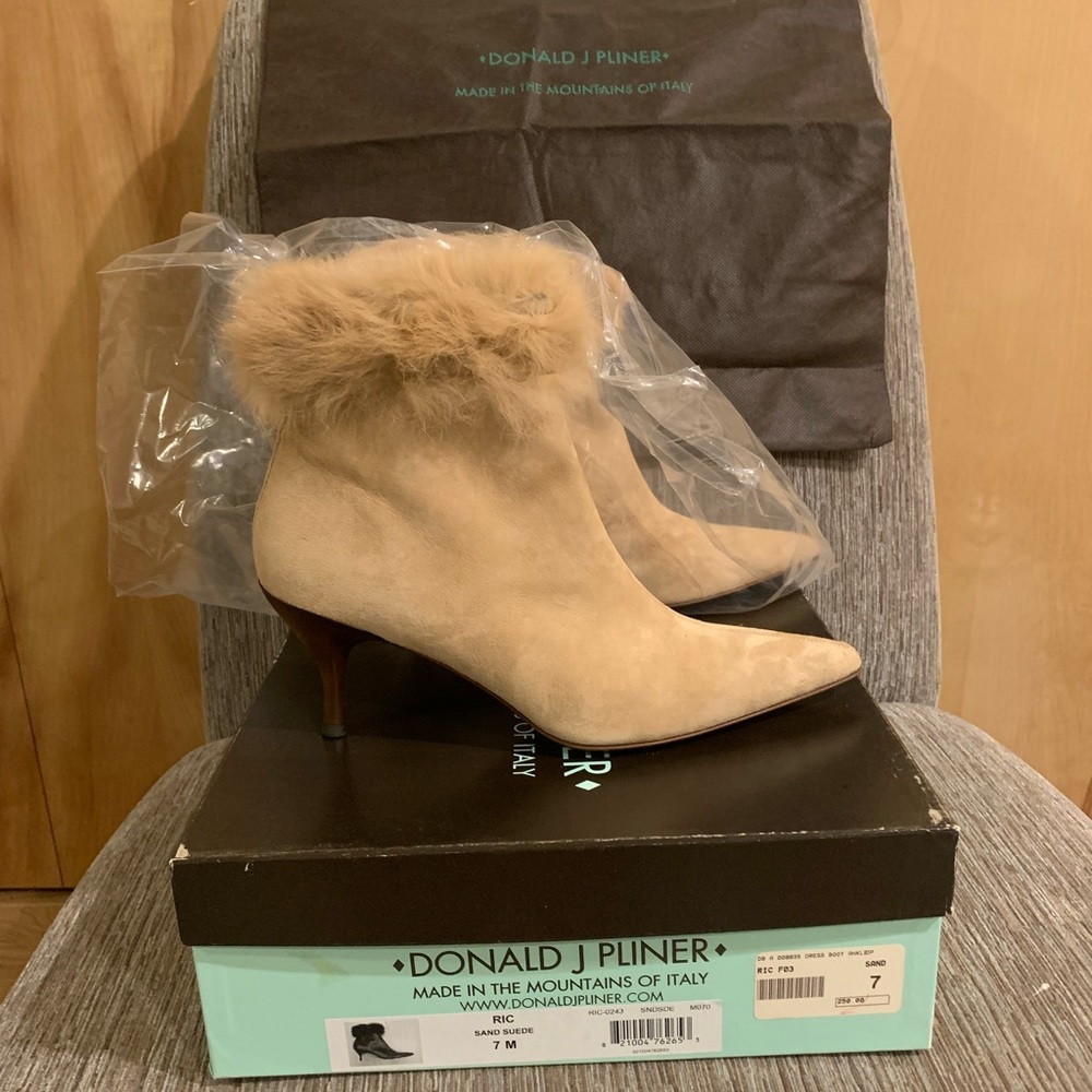Donald J Pliner RIC suede ankle boot color is sand size 7